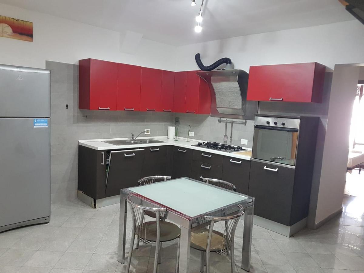 Casa N 2 Con Parcheggio Privato E Colonnina Ricarica Apartman Livorno Kültér fotó