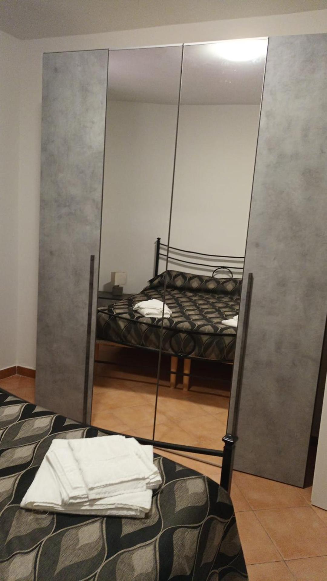 Casa N 2 Con Parcheggio Privato E Colonnina Ricarica Apartman Livorno Kültér fotó