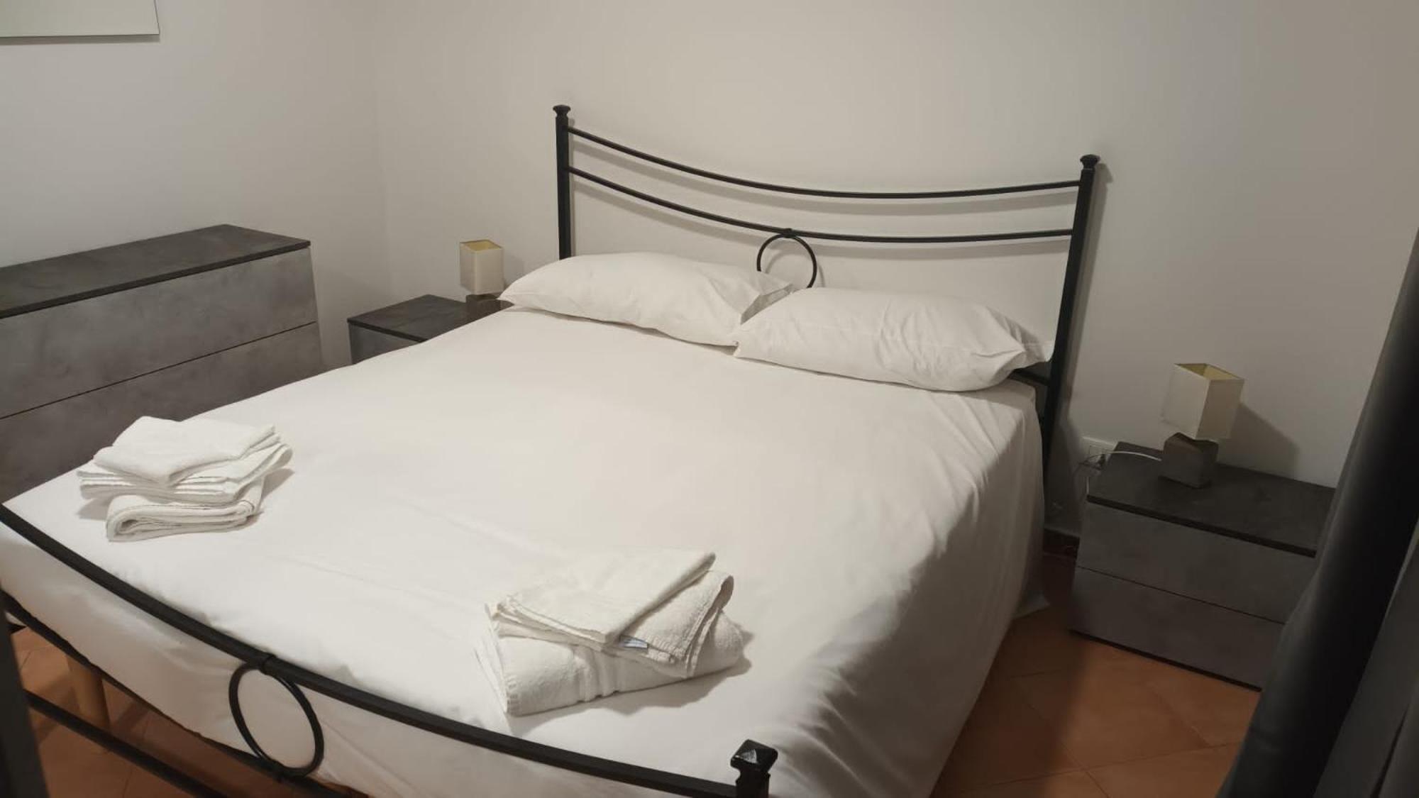 Casa N 2 Con Parcheggio Privato E Colonnina Ricarica Apartman Livorno Kültér fotó